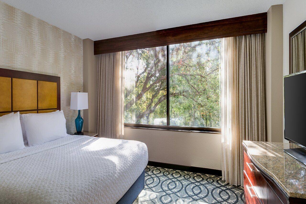 Embassy Suites By Hilton Dallas-Love Field Exterior photo