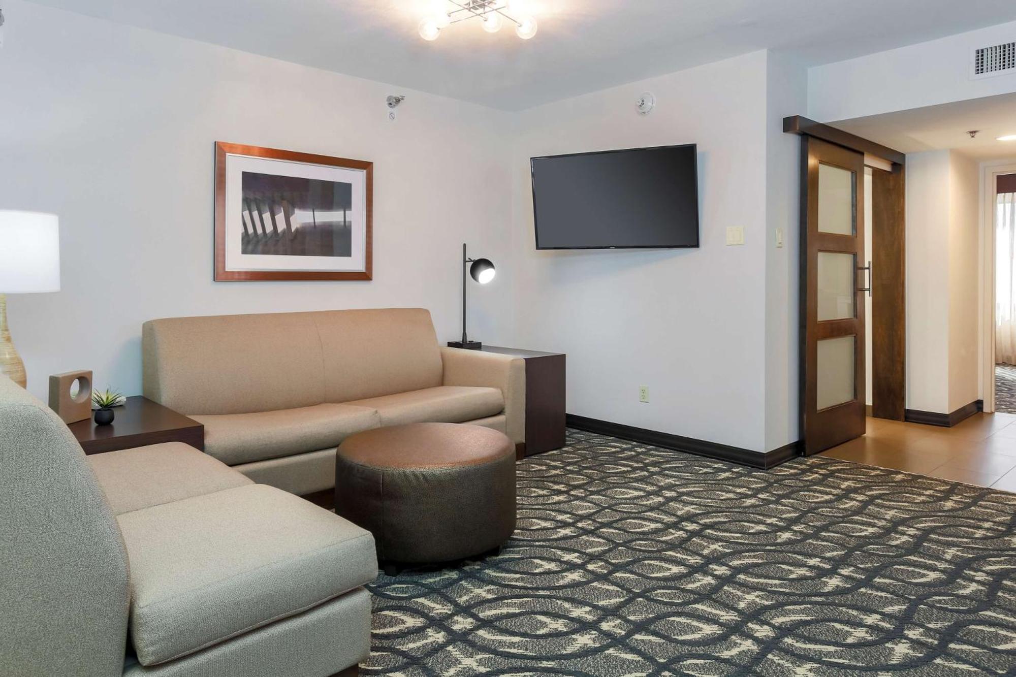 Embassy Suites By Hilton Dallas-Love Field Exterior photo
