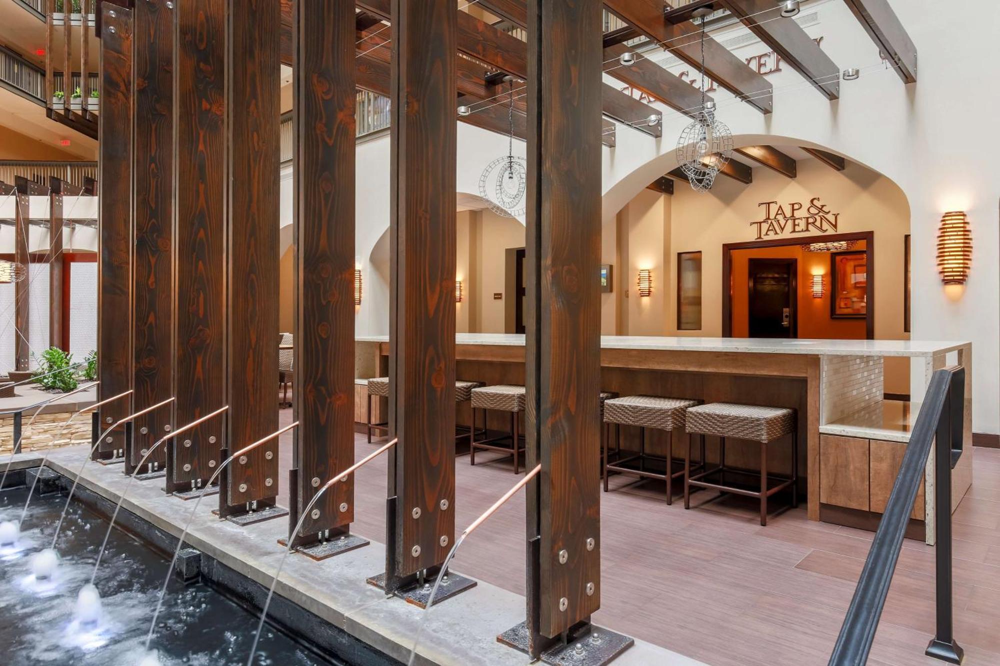 Embassy Suites By Hilton Dallas-Love Field Exterior photo