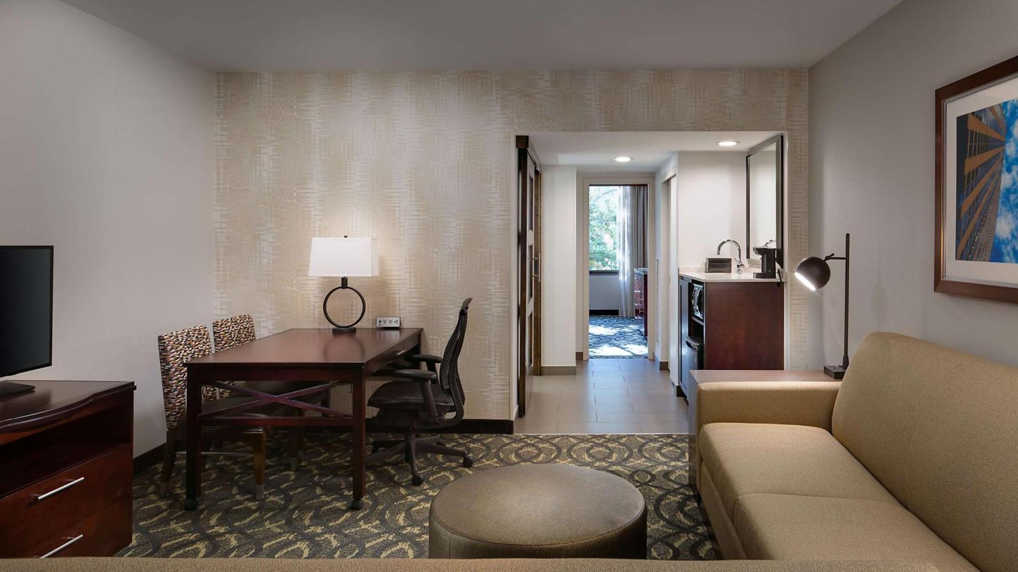 Embassy Suites By Hilton Dallas-Love Field Exterior photo