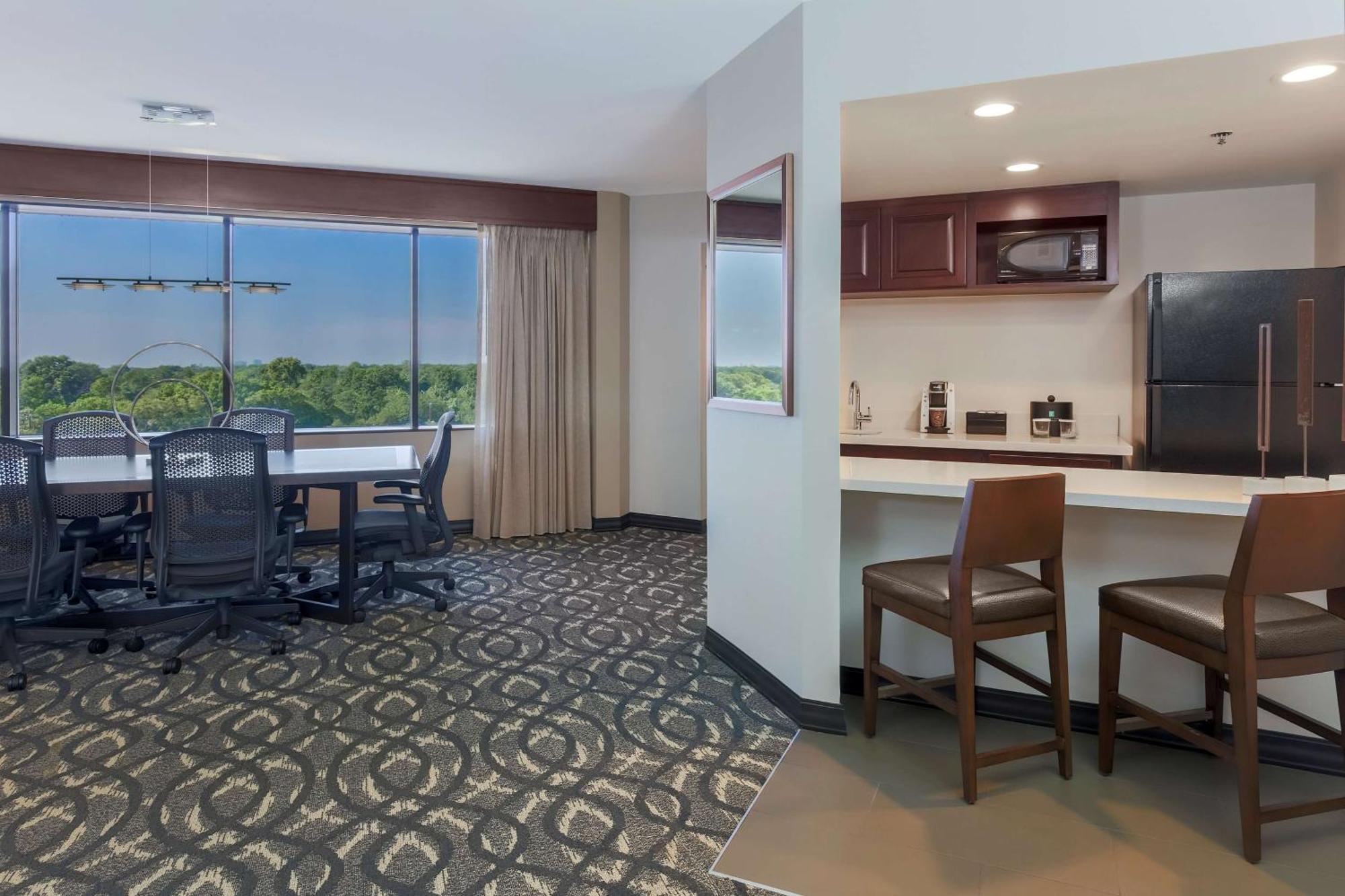 Embassy Suites By Hilton Dallas-Love Field Exterior photo