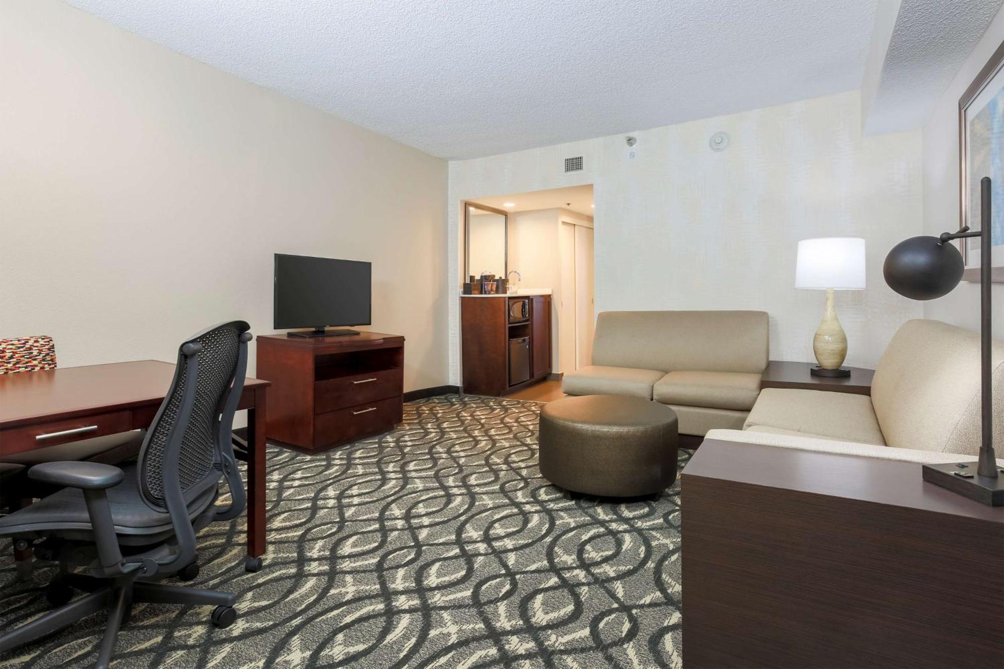 Embassy Suites By Hilton Dallas-Love Field Exterior photo