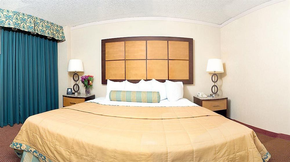 Embassy Suites By Hilton Dallas-Love Field Exterior photo
