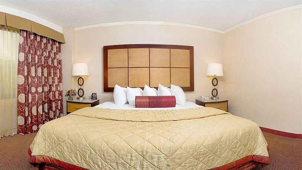 Embassy Suites By Hilton Dallas-Love Field Exterior photo