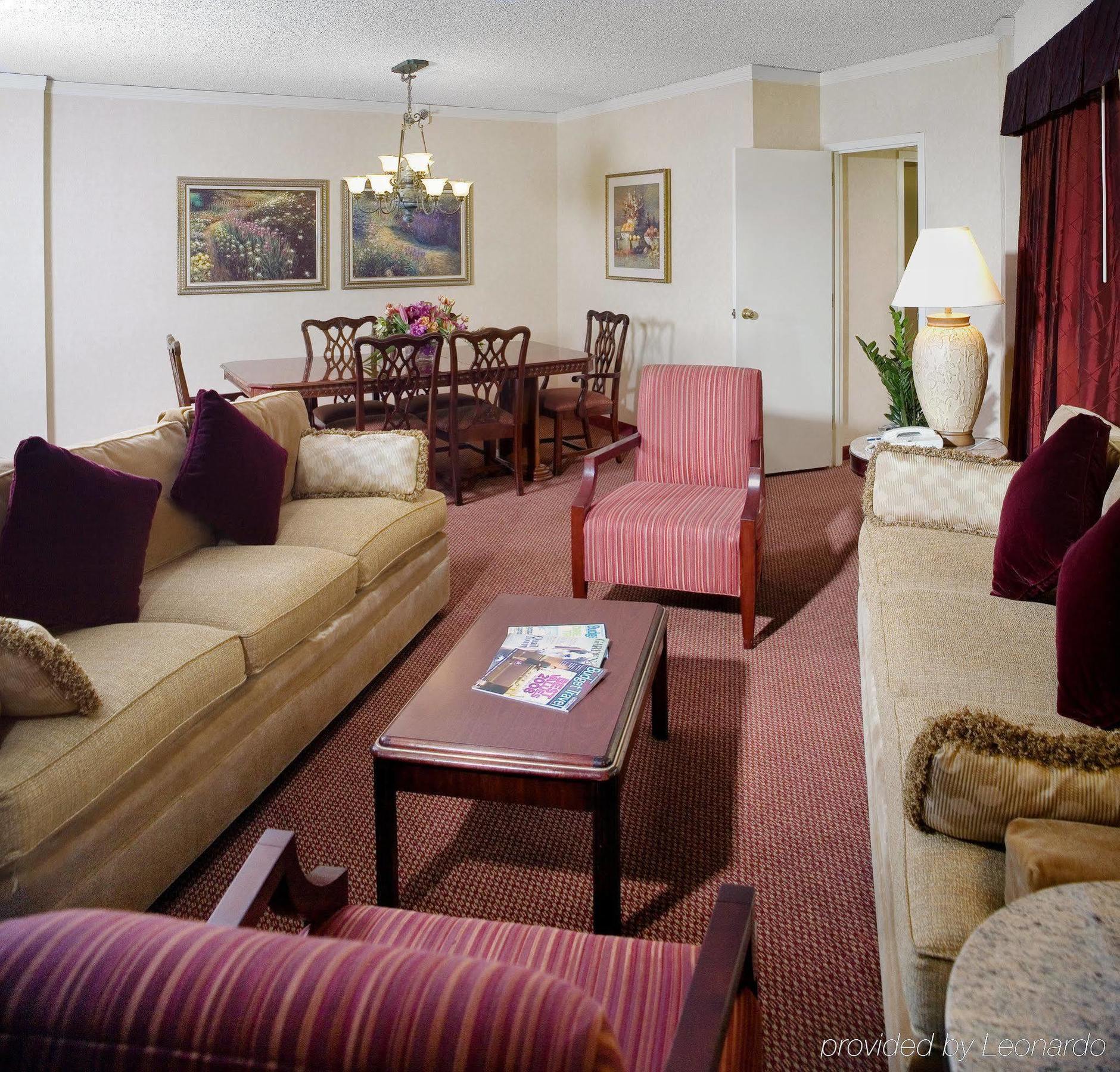 Embassy Suites By Hilton Dallas-Love Field Room photo
