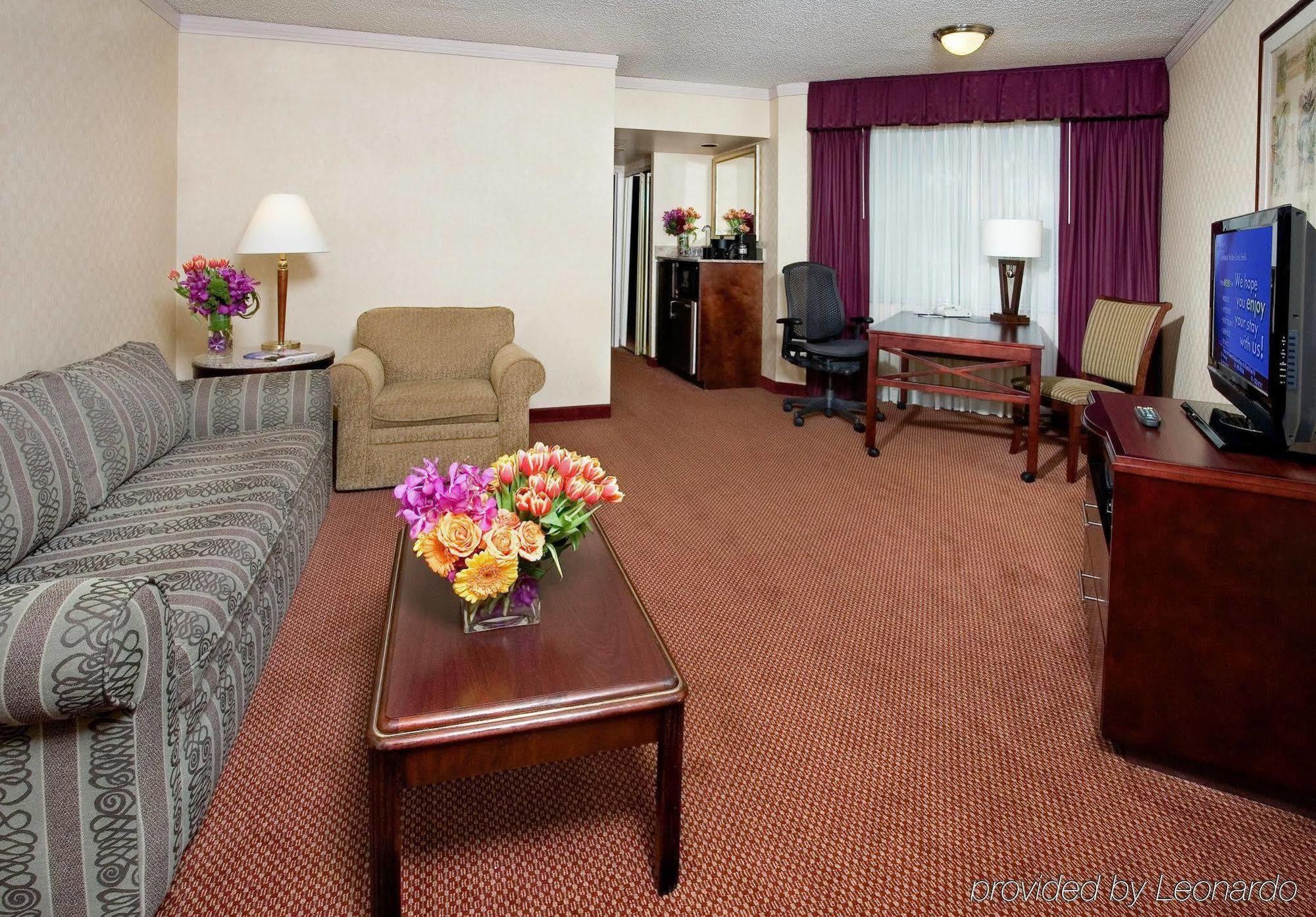 Embassy Suites By Hilton Dallas-Love Field Room photo