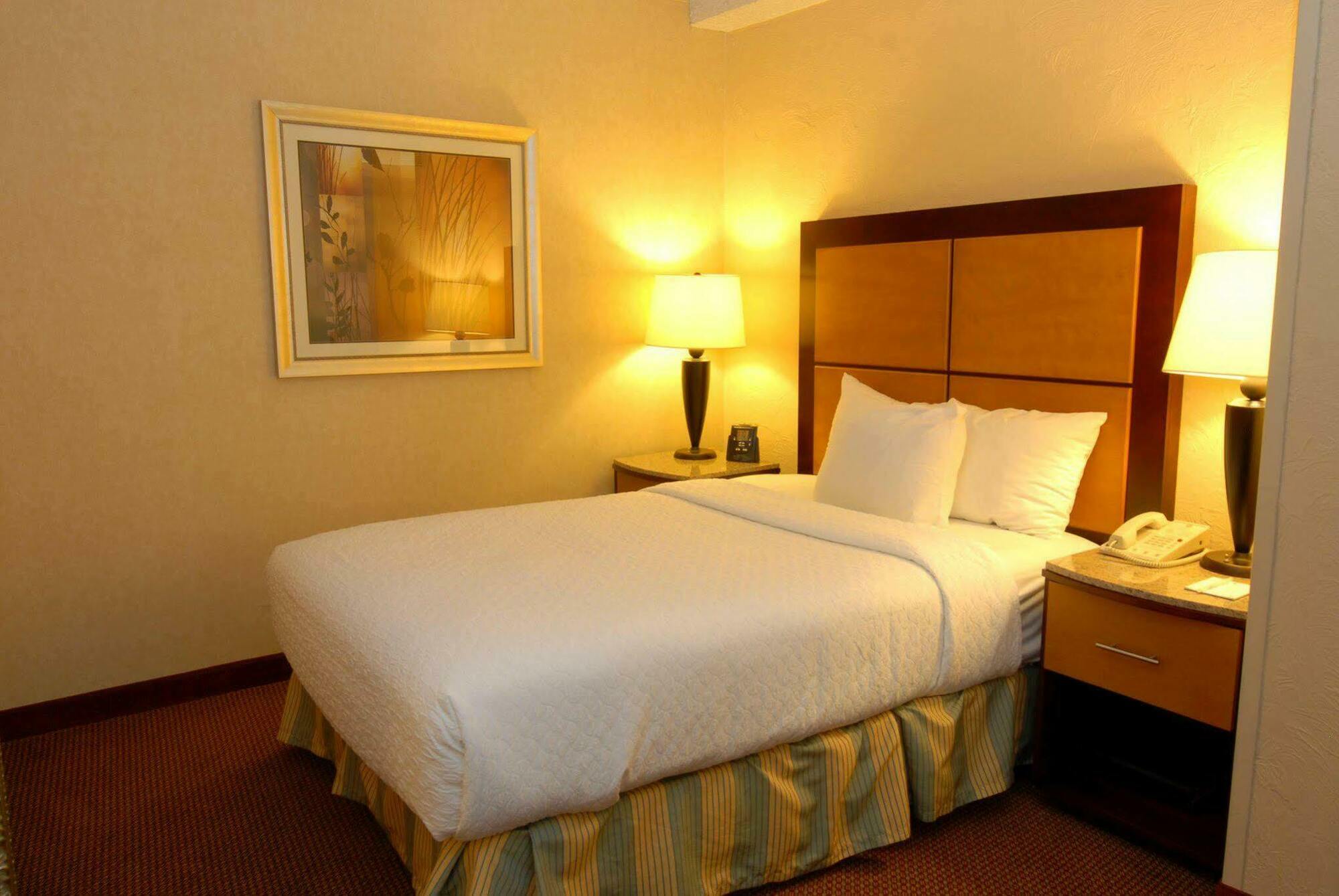 Embassy Suites By Hilton Dallas-Love Field Exterior photo